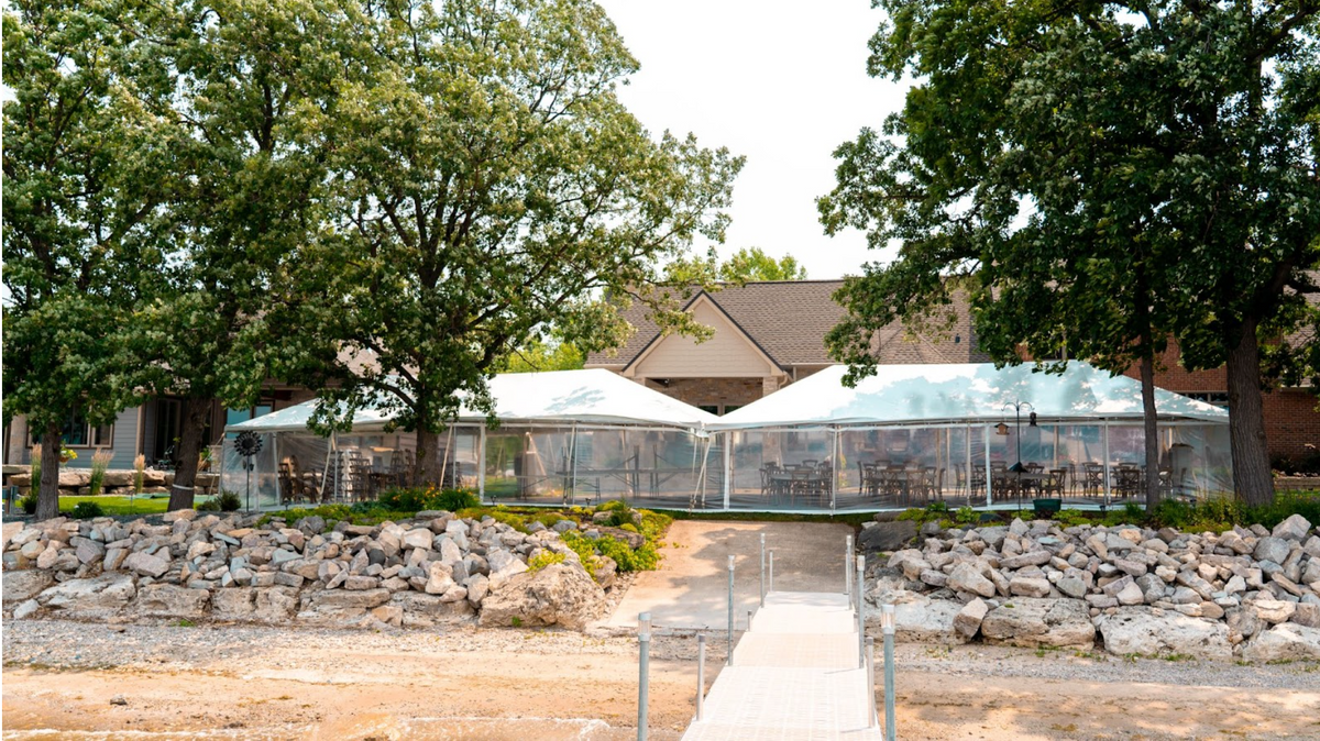 tent size for 100 guests